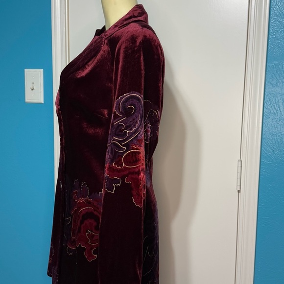 Coldwater Creek Long Velvet Jacket in Deep Red & Paisley Graphic Prints 8 EUC - Picture 7 of 17